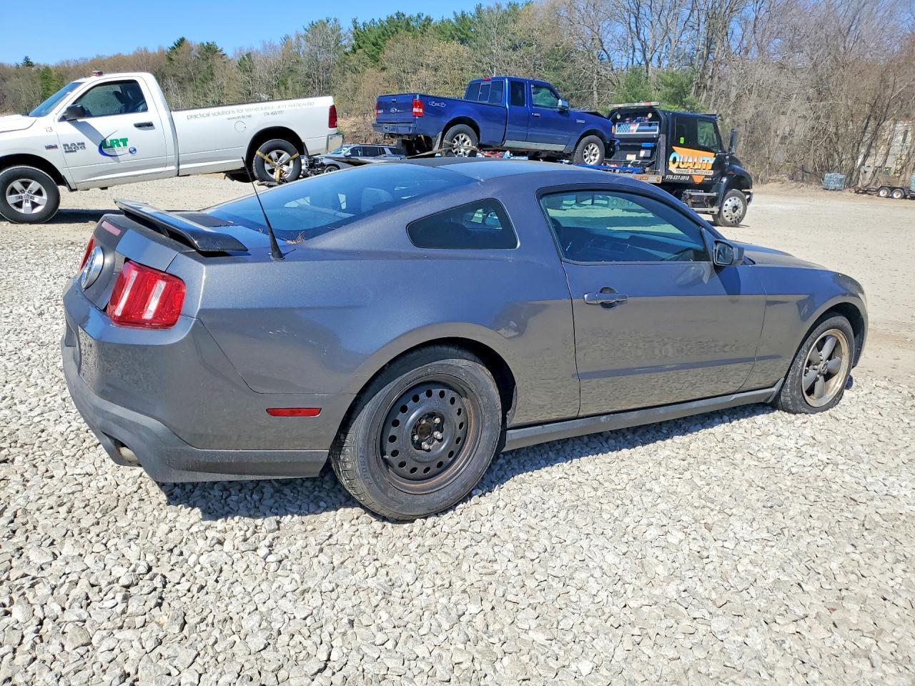 2011 Ford Mustang - Фото 3