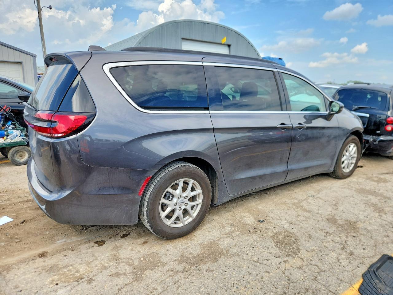 2022 Chrysler Pacifica Touring L - Фото 3