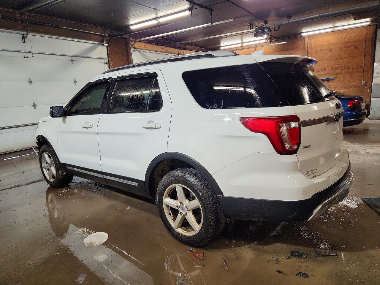 2017 Ford Explorer Xlt - Фото 2