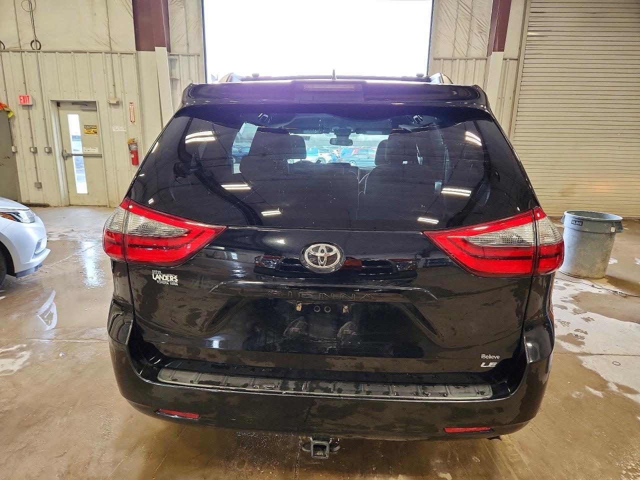 2020 Toyota Sienna Le - Image 6