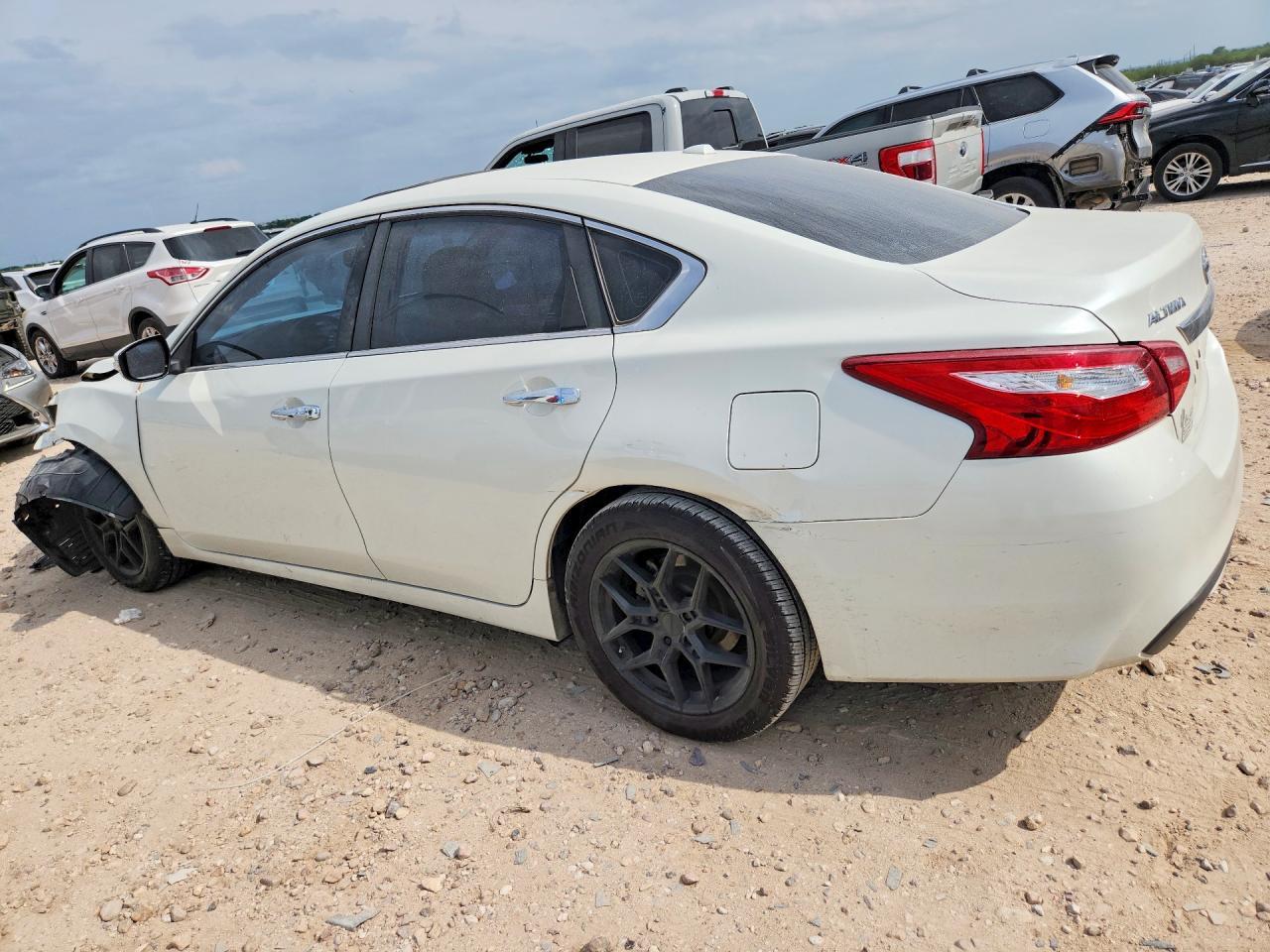 2017 Nissan Altima 2.5 Sl - Image 2