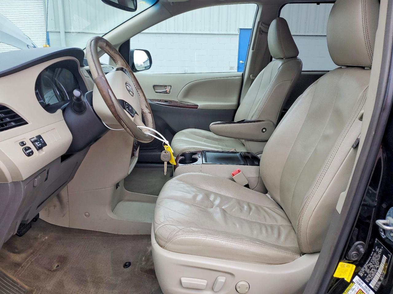 2013 Toyota Sienna Xle 8-Passenger - Image 7