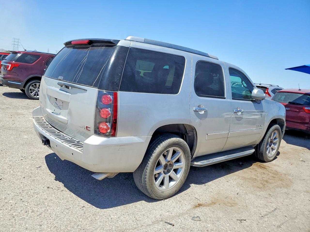 2010 GMC Yukon Denali - Фото 3