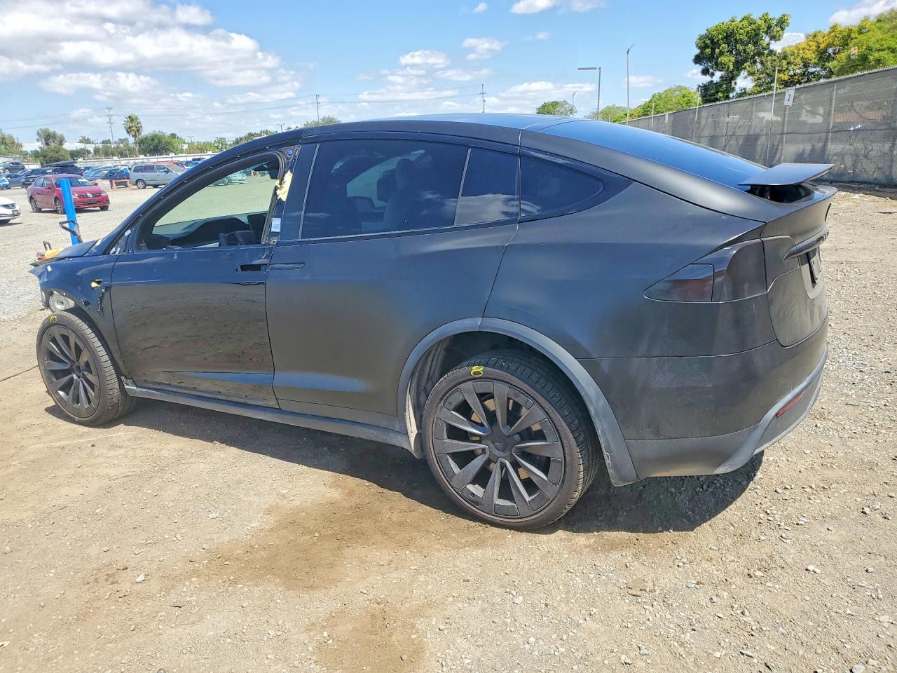 2022 Tesla Model X - Фото 2