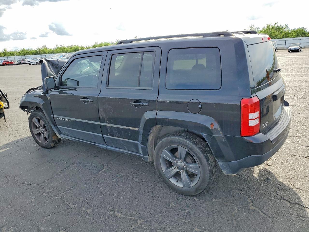 2015 Jeep Patriot Latitude - Фото 2
