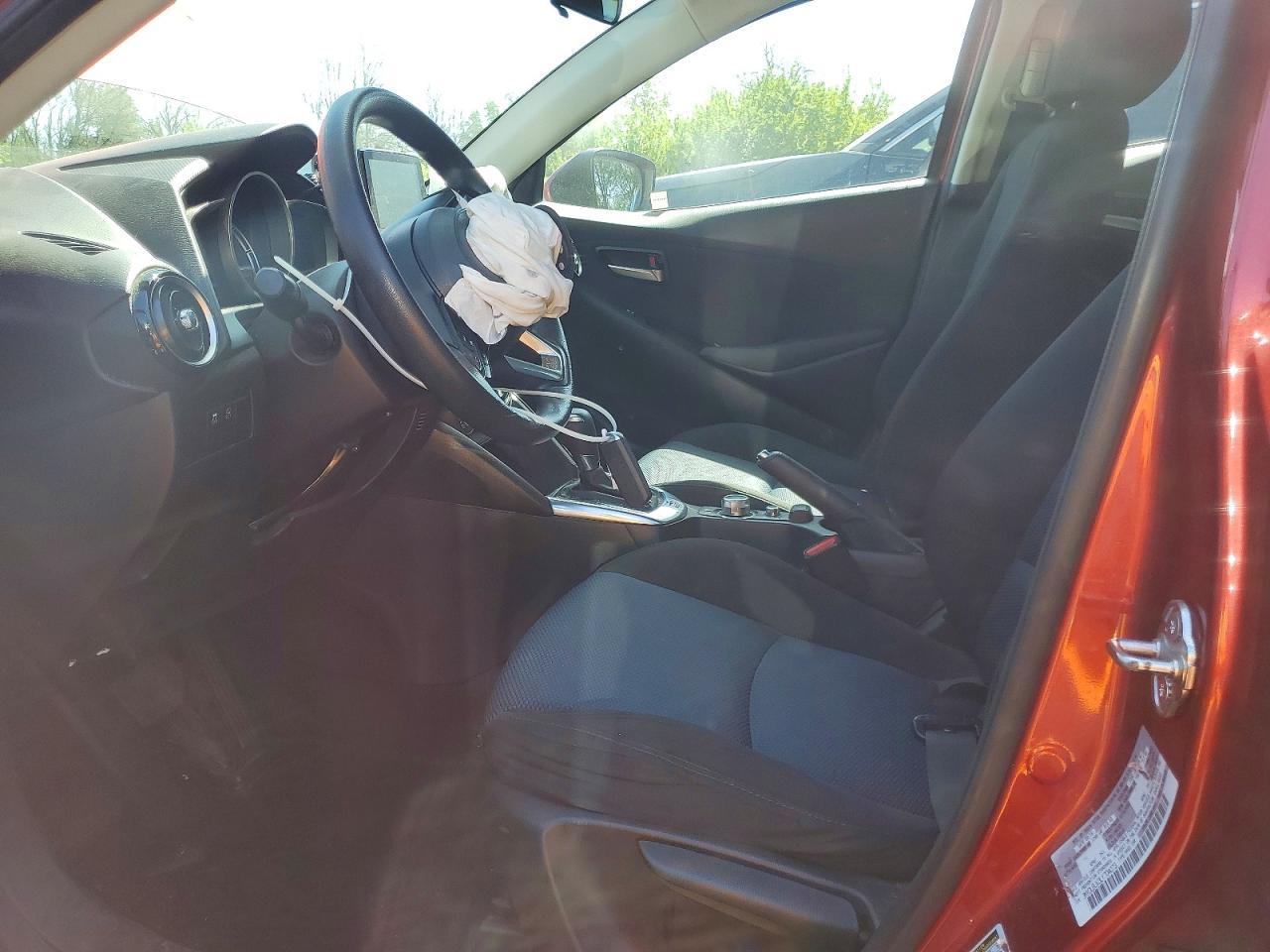 2020 Toyota Yaris Hatchback Le - Фото 7