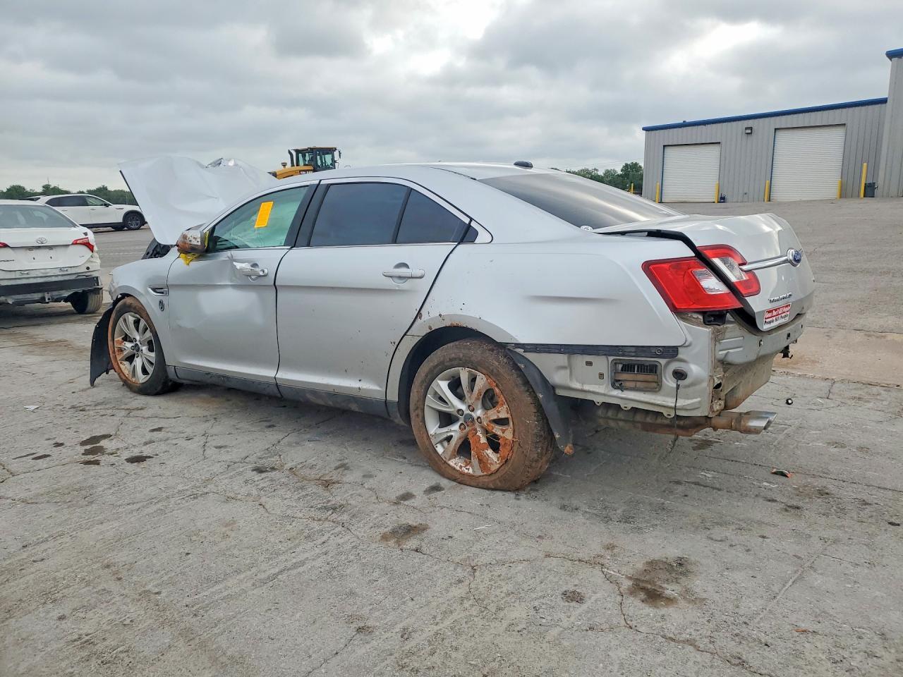 2011 Ford Taurus Sel - Image 2