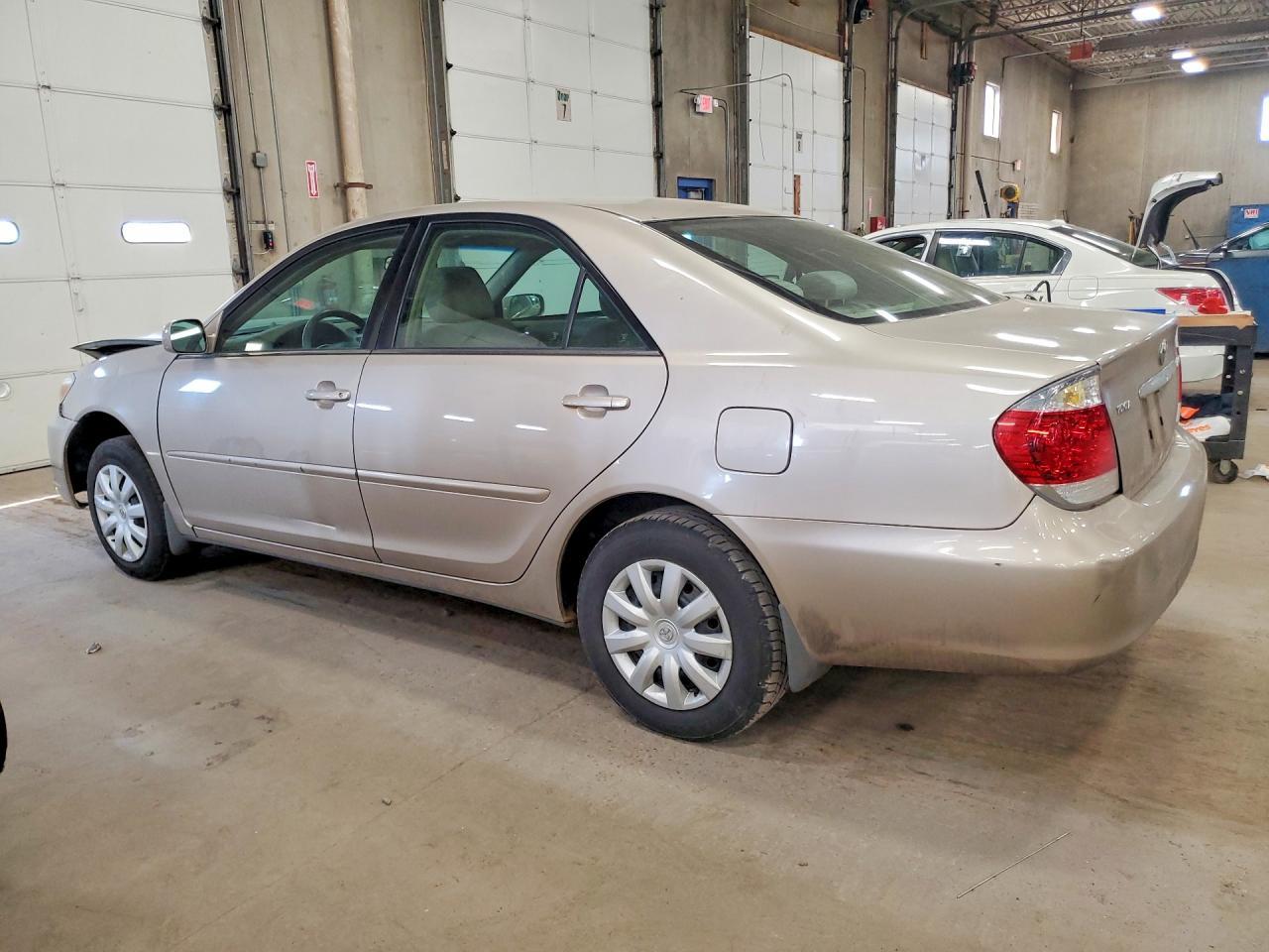 2005 Toyota Camry Le - Фото 2