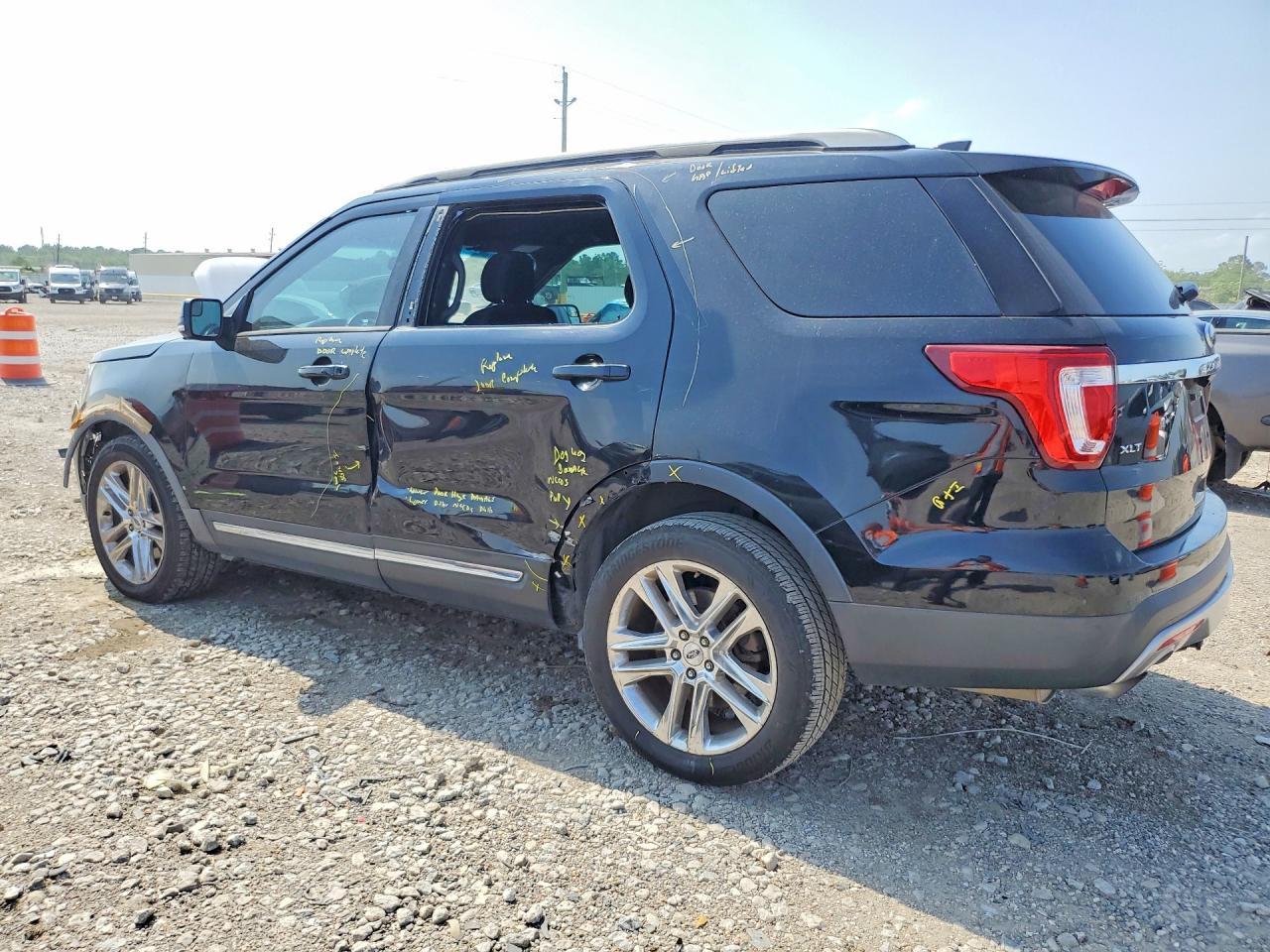 2017 Ford Explorer Xlt - Image 2