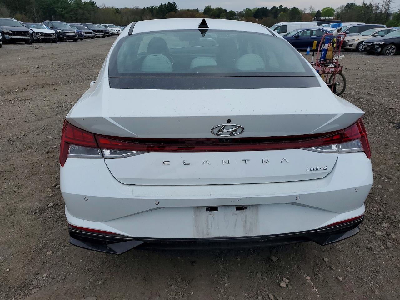 2021 Hyundai Elantra Limited - Image 6