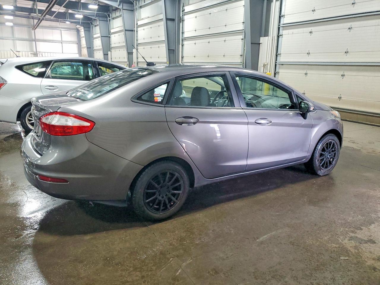 2014 Ford Fiesta Se - Image 3