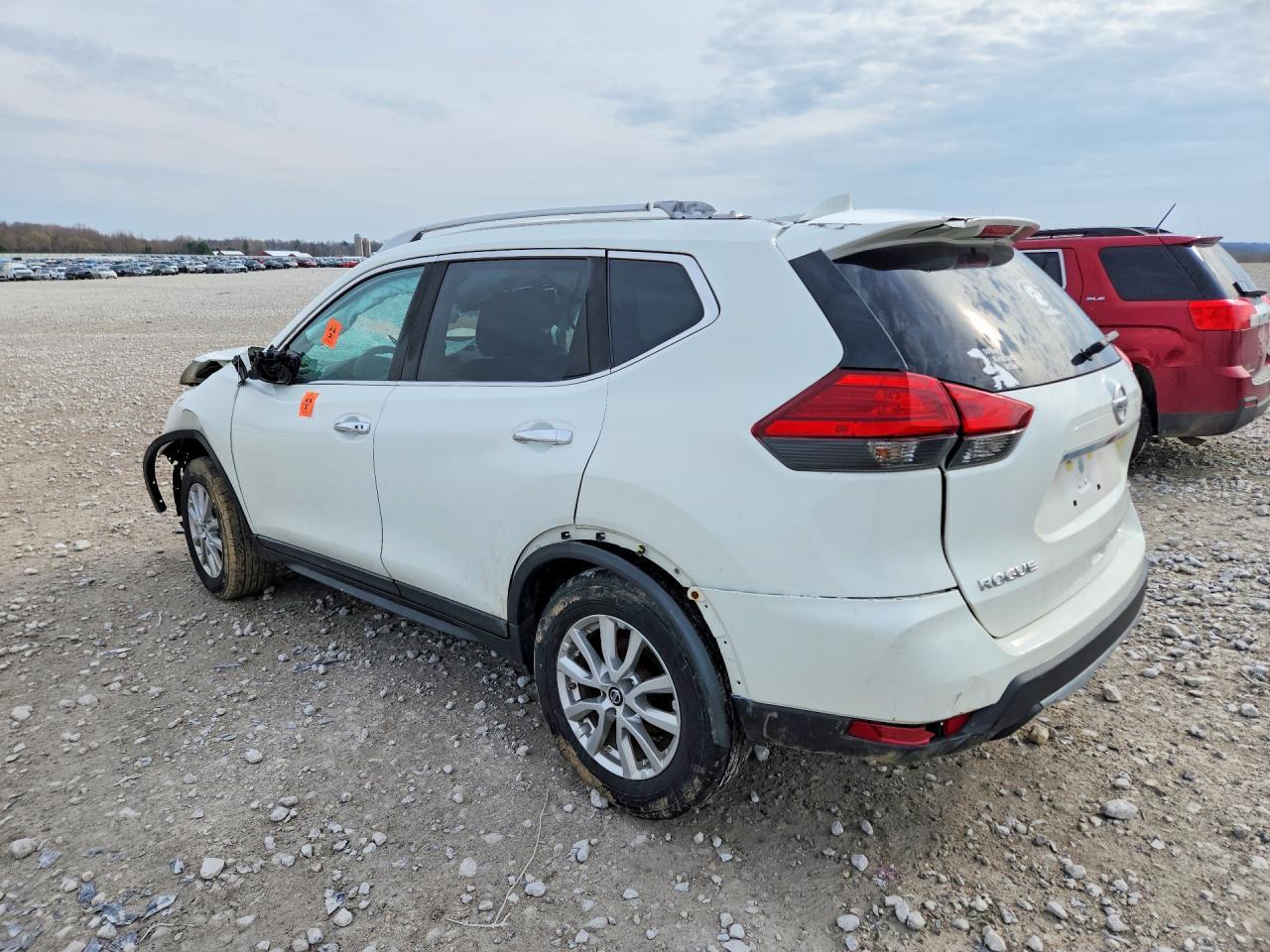 2017 Nissan Rogue Sv - Image 2