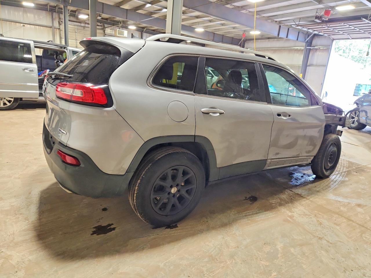 2016 Jeep Cherokee Latitude - Фото 3