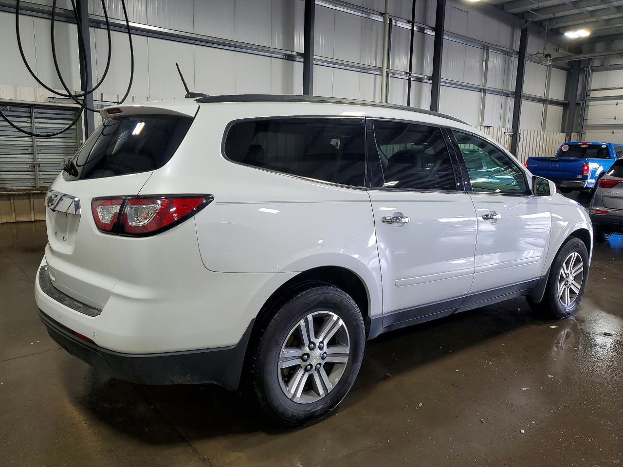 2017 Chevrolet Traverse Lt - Image 3