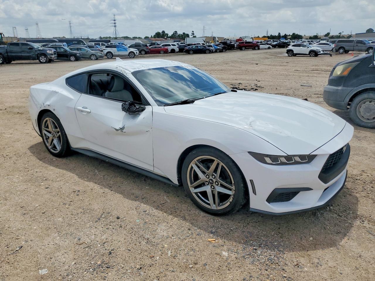 2024 Ford Mustang - Image 4