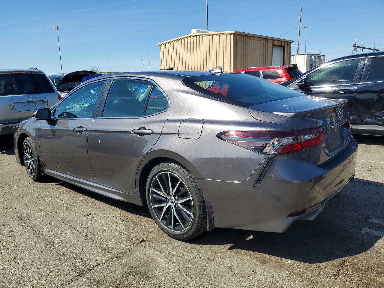 2023 Toyota Camry Se - Фото 2