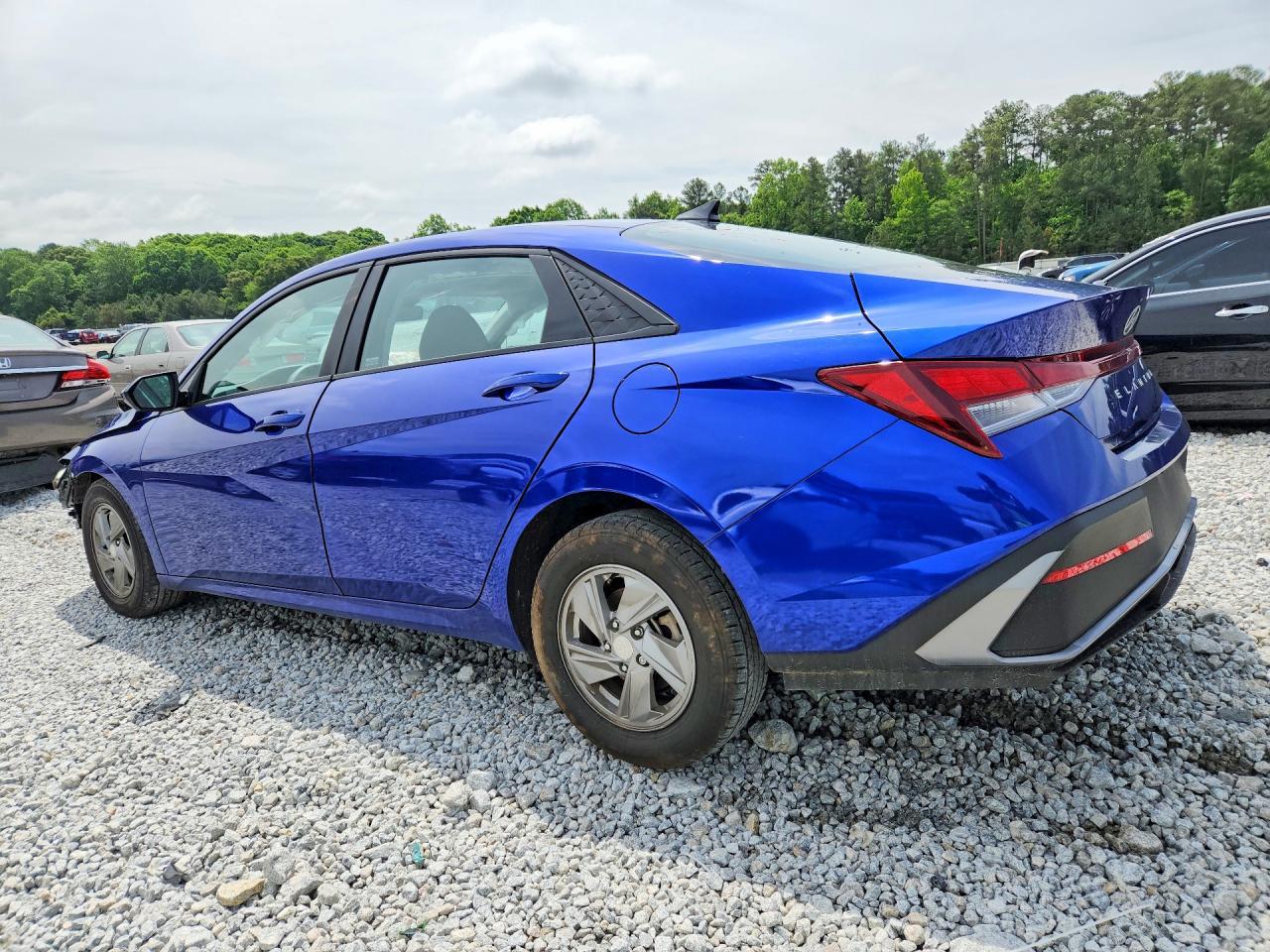 2024 Hyundai Elantra Se - Image 2