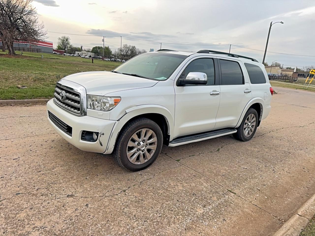 2014 Toyota Sequoia Platinum - Image 2