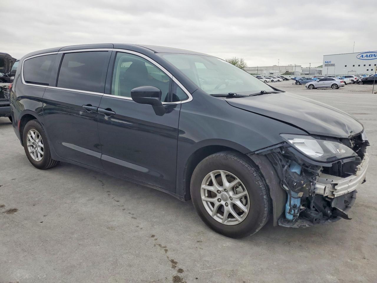 2020 Chrysler Voyager Lx - Фото 4