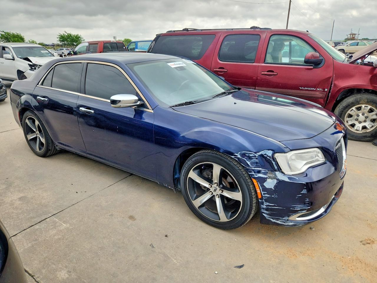 2017 Chrysler 300C - Image 4