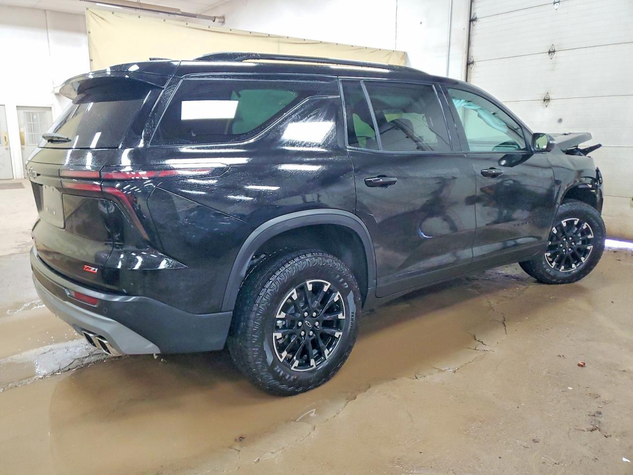2025 Chevrolet Traverse Z71 - Image 3