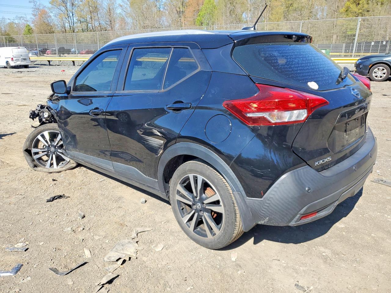 2020 Nissan Kicks Sv - Image 2