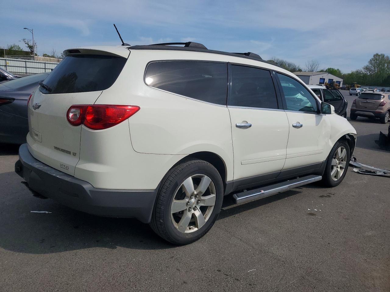 2011 Chevrolet Traverse Lt - Image 3