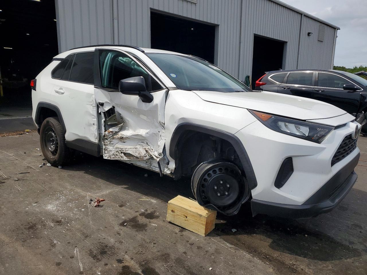 2020 Toyota Rav4 Le - Image 4