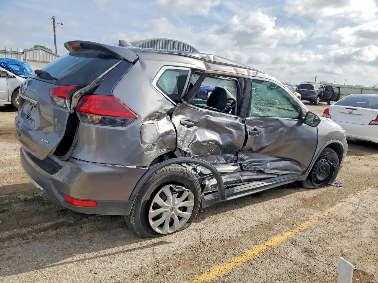 2019 Nissan Rogue S - Image 3