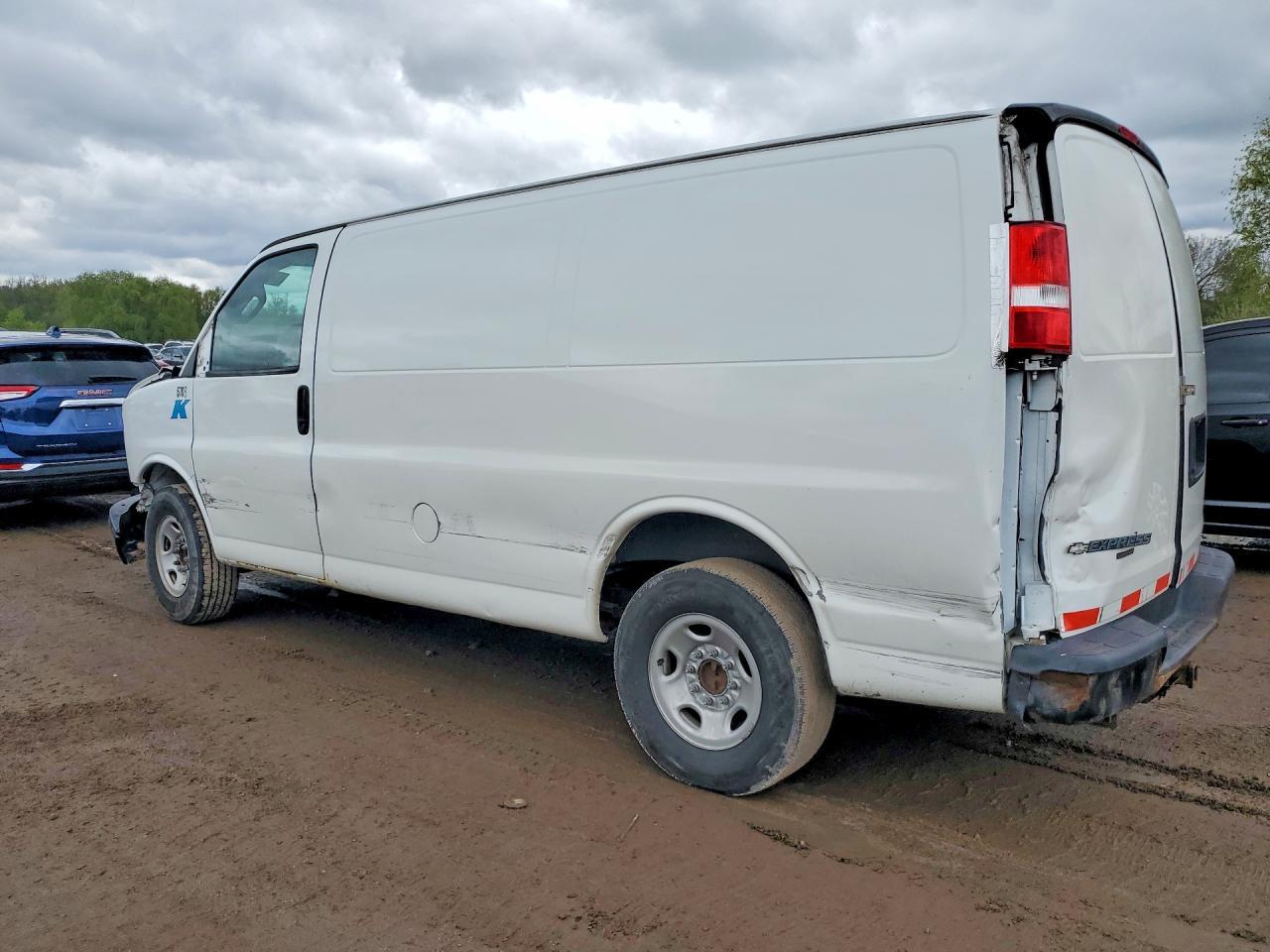 2016 Chevrolet Express G2500 - Image 2