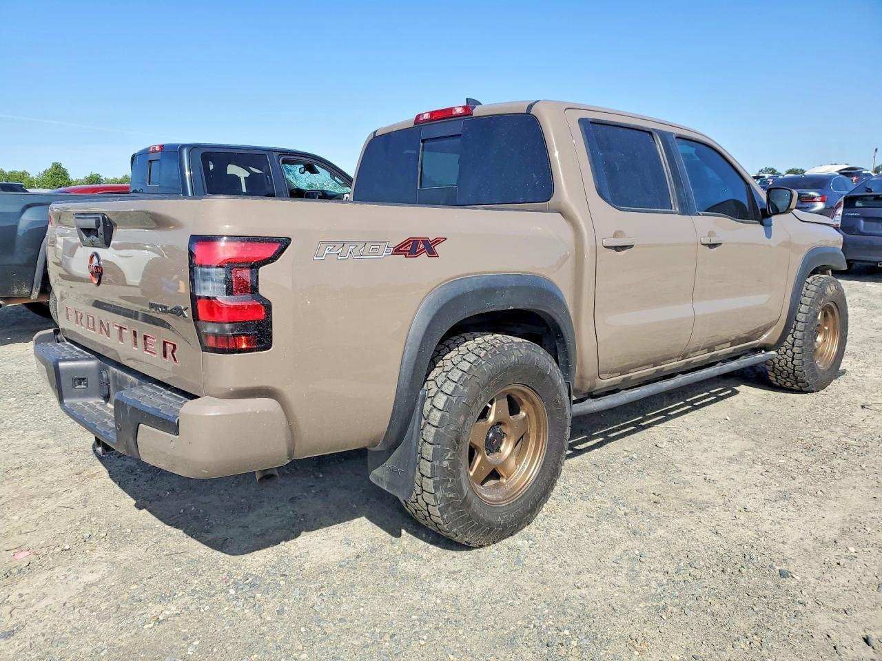 2022 Nissan Frontier - Фото 3