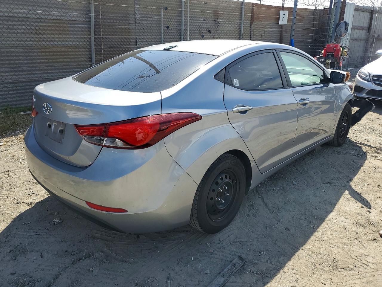 2016 Hyundai Elantra Se - Фото 3