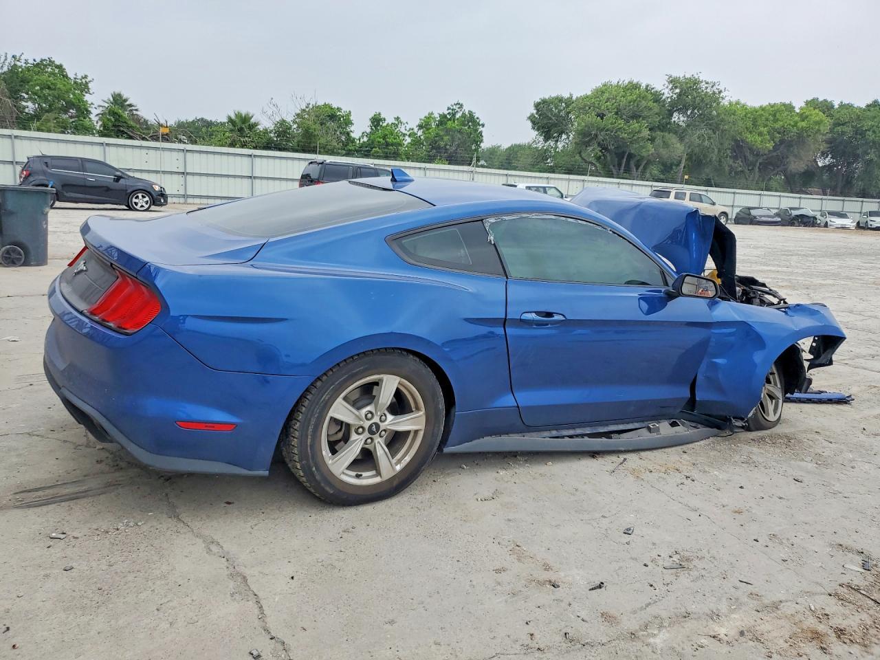2022 Ford Mustang - Фото 3