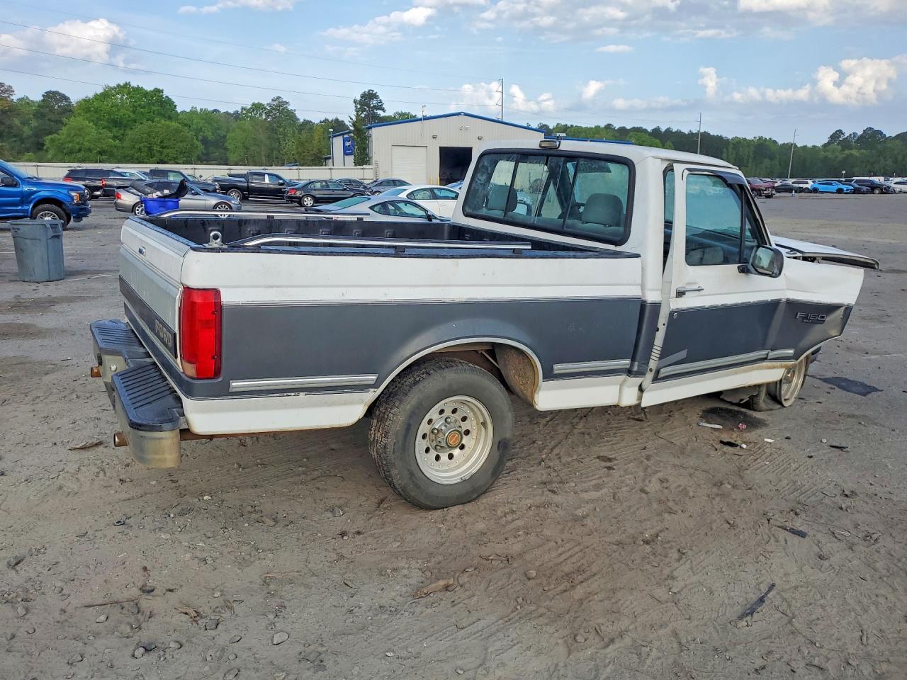 1993 Ford F150 - Image 3