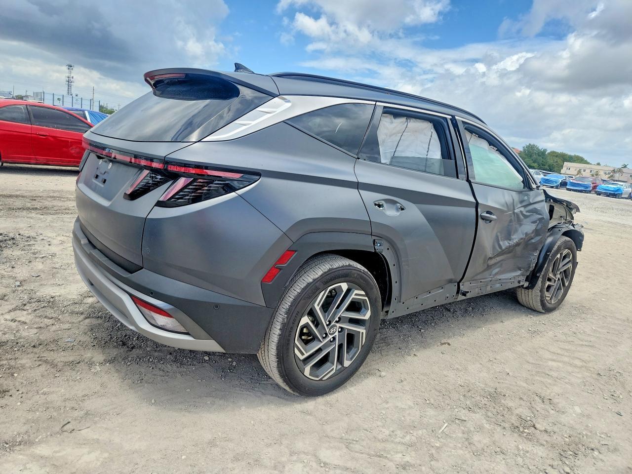 2025 Hyundai Tucson Limited - Image 3