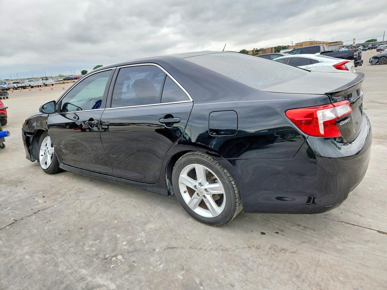 2014 Toyota Camry Se - Image 2