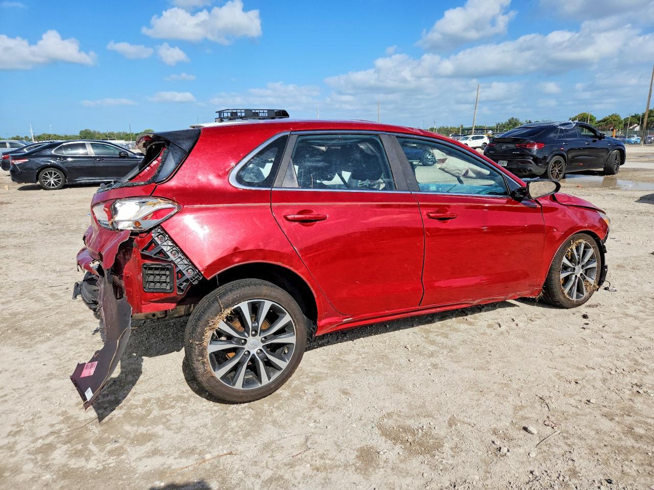 2018 Hyundai Elantra Gt Base - Image 3