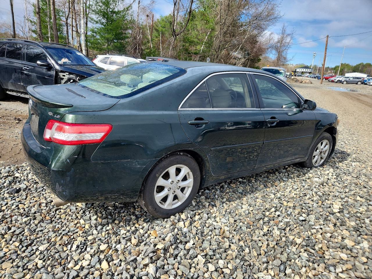 2011 Toyota Camry Le - Image 3