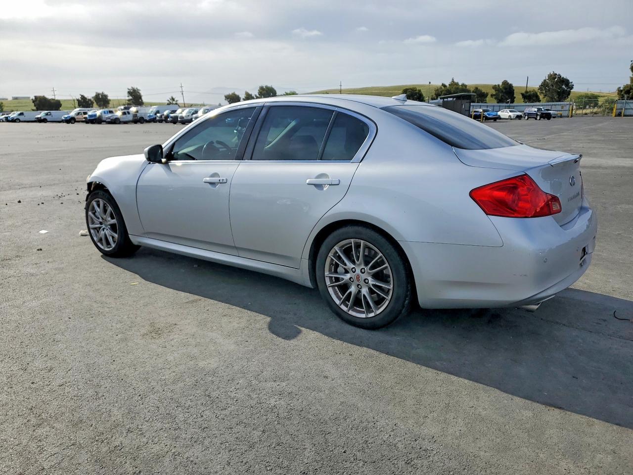 2010 Infiniti G37 - Image 2