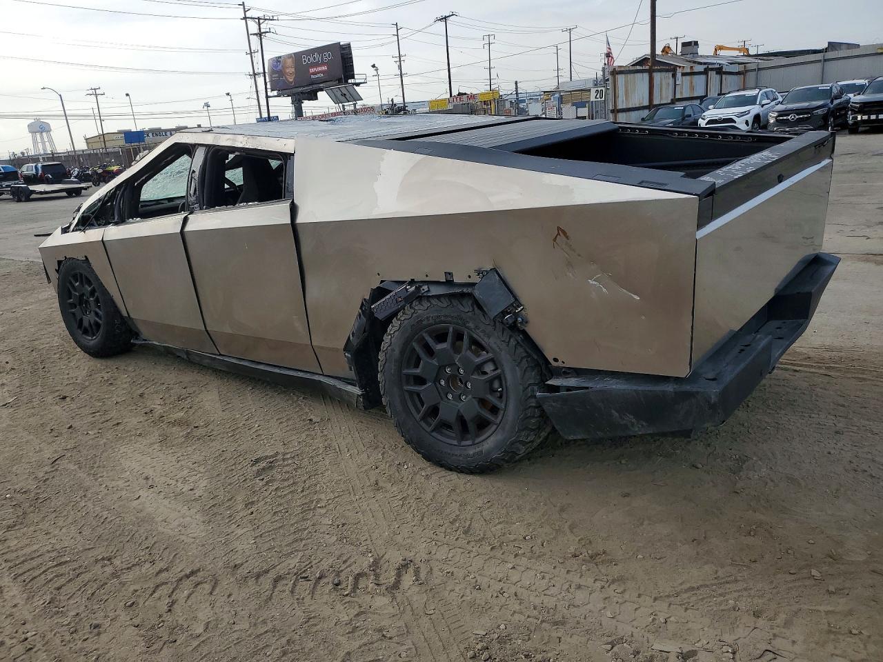 2025 Tesla Cybertruck - Фото 2