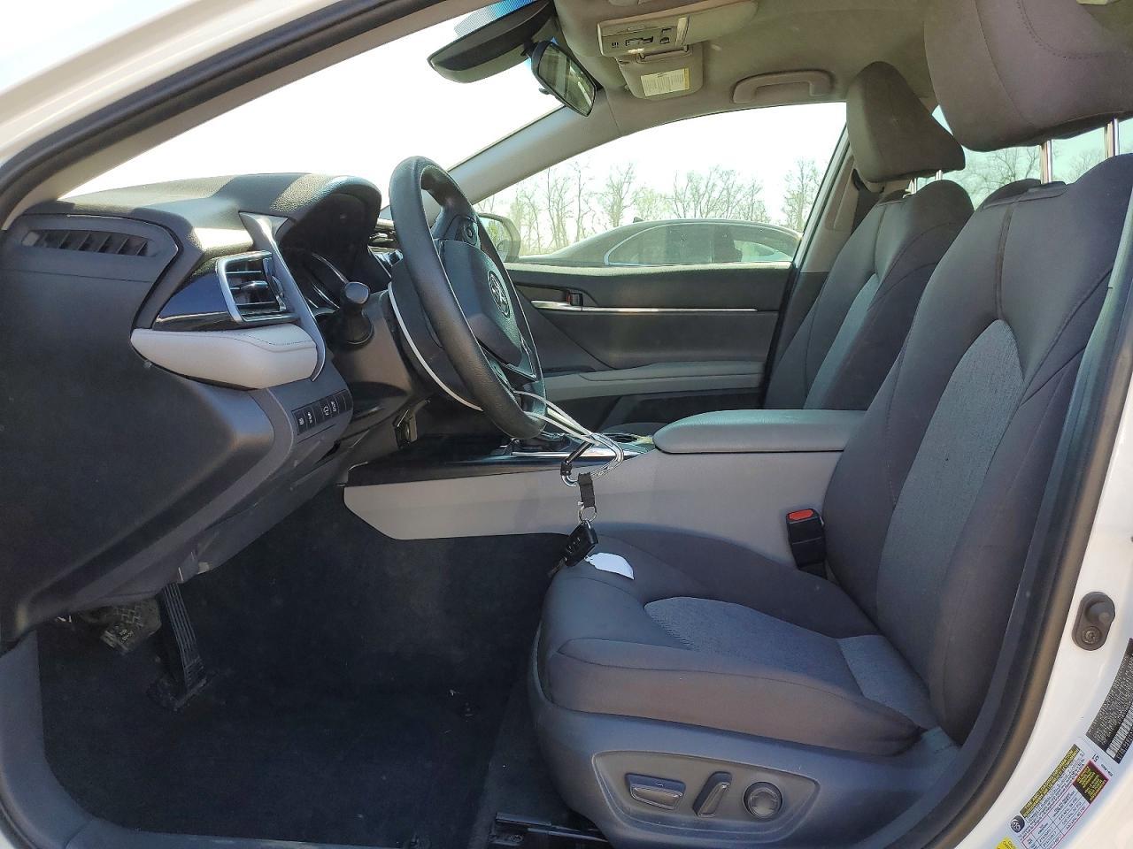 2019 Toyota Camry Le - Фото 7