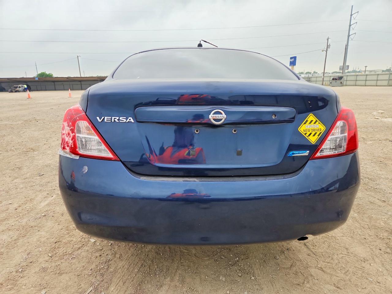 2014 Nissan Versa 1.6 S - Image 6