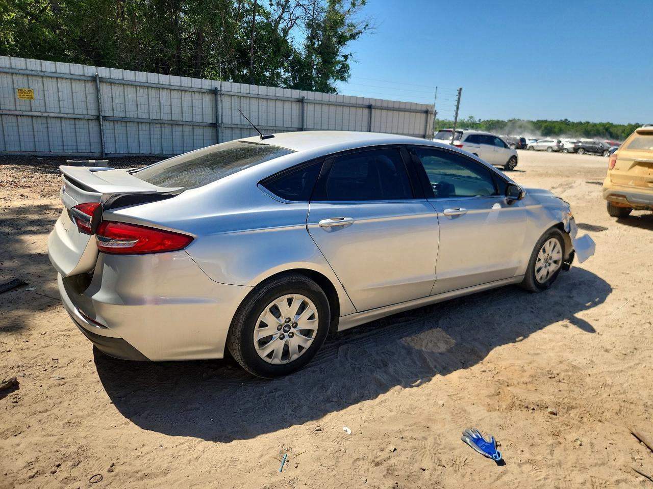 2019 Ford Fusion S - Фото 3