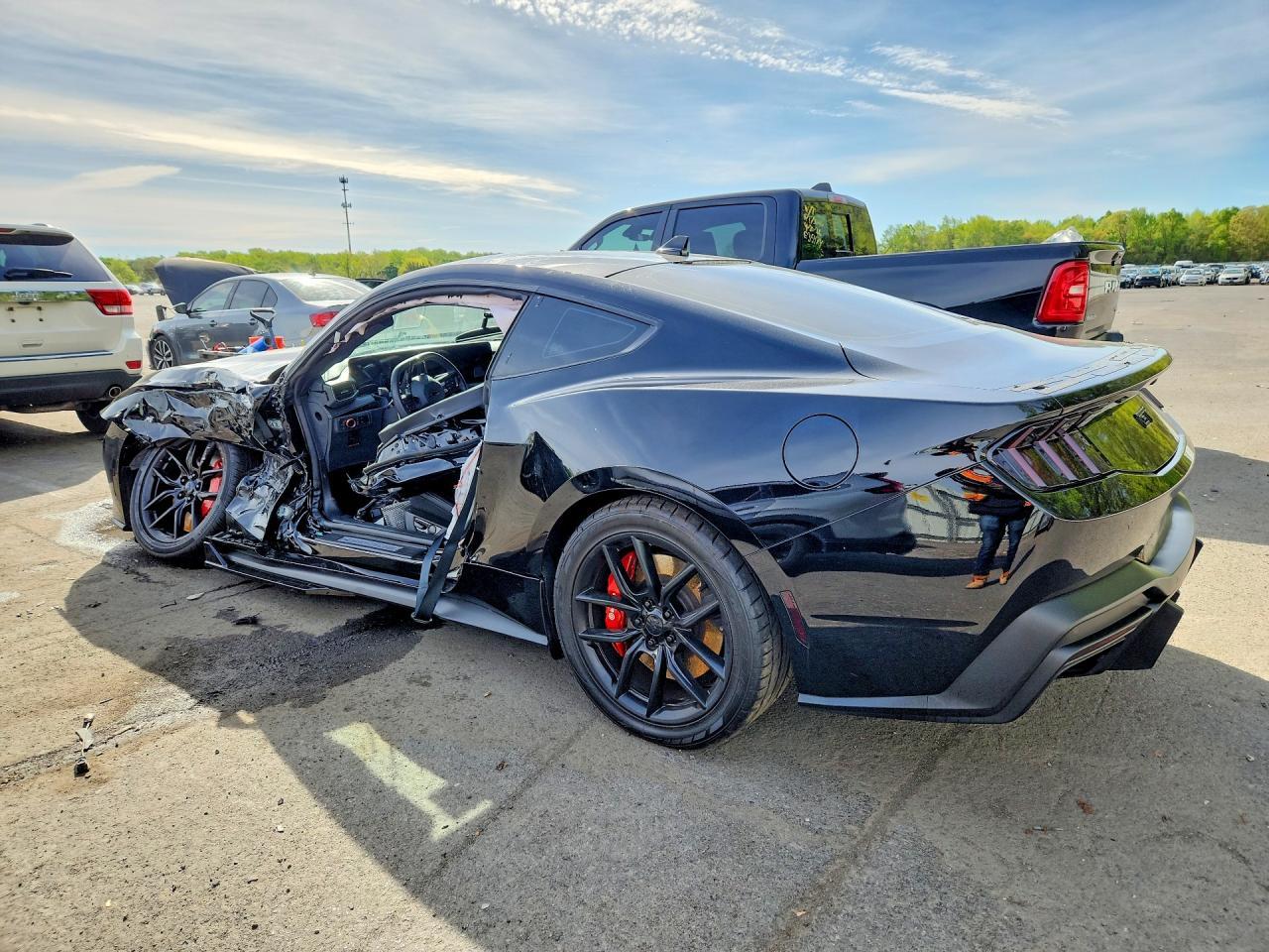 2025 Ford Mustang Gt - Фото 2