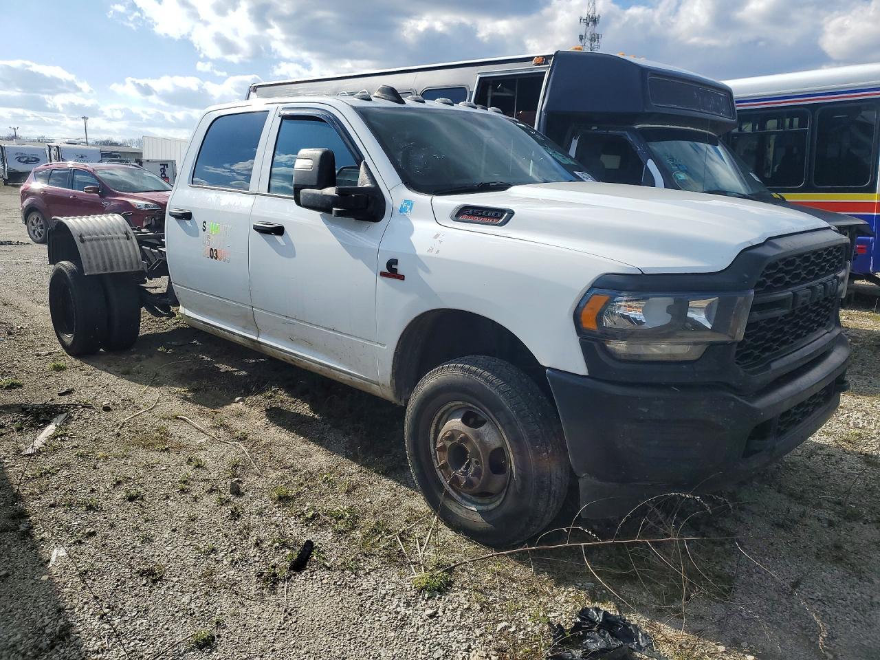 2023 Ram 3500 Tradesman Truck Cab And Chassis - Фото 4
