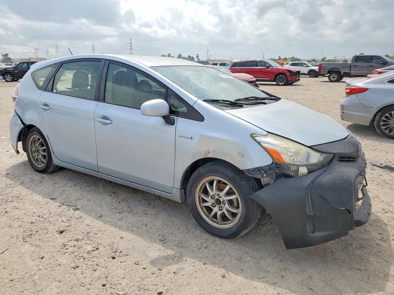 2016 Toyota Prius V Three - Image 4