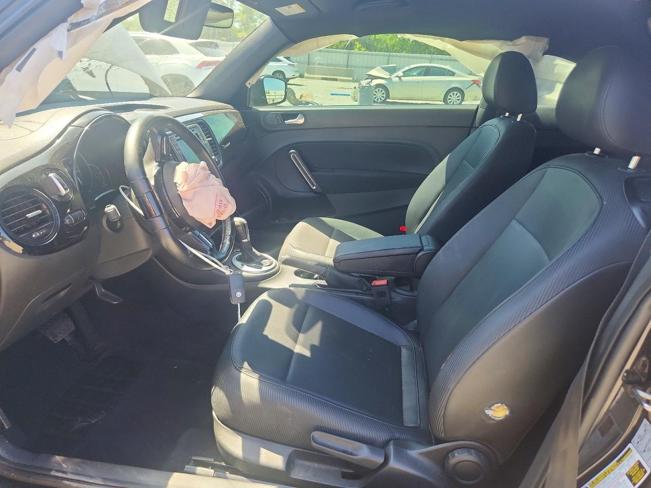 2018 Volkswagen Beetle S - Фото 7