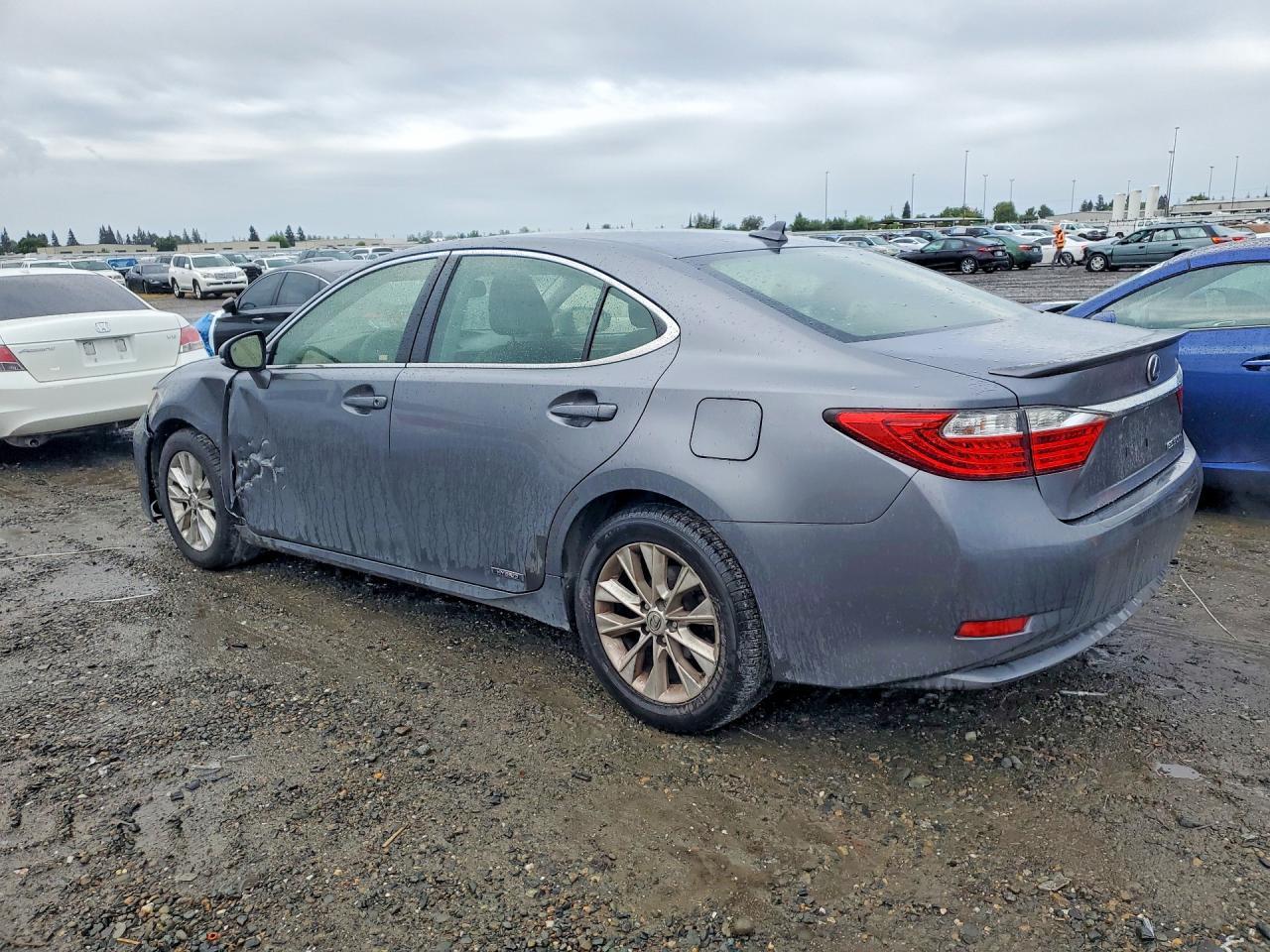 2013 Lexus Es 300H - Фото 2