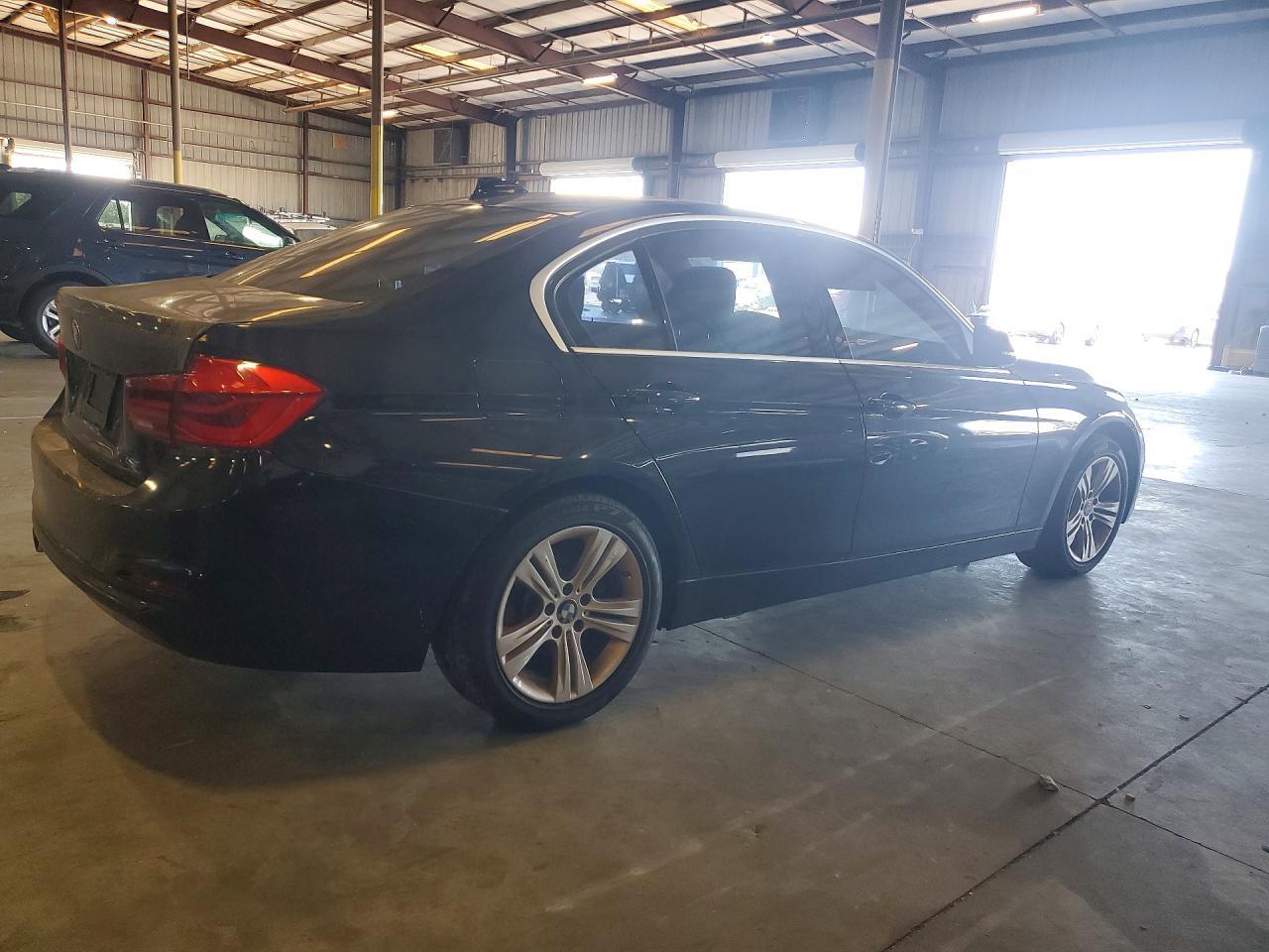 2017 BMW 330 I - Фото 3