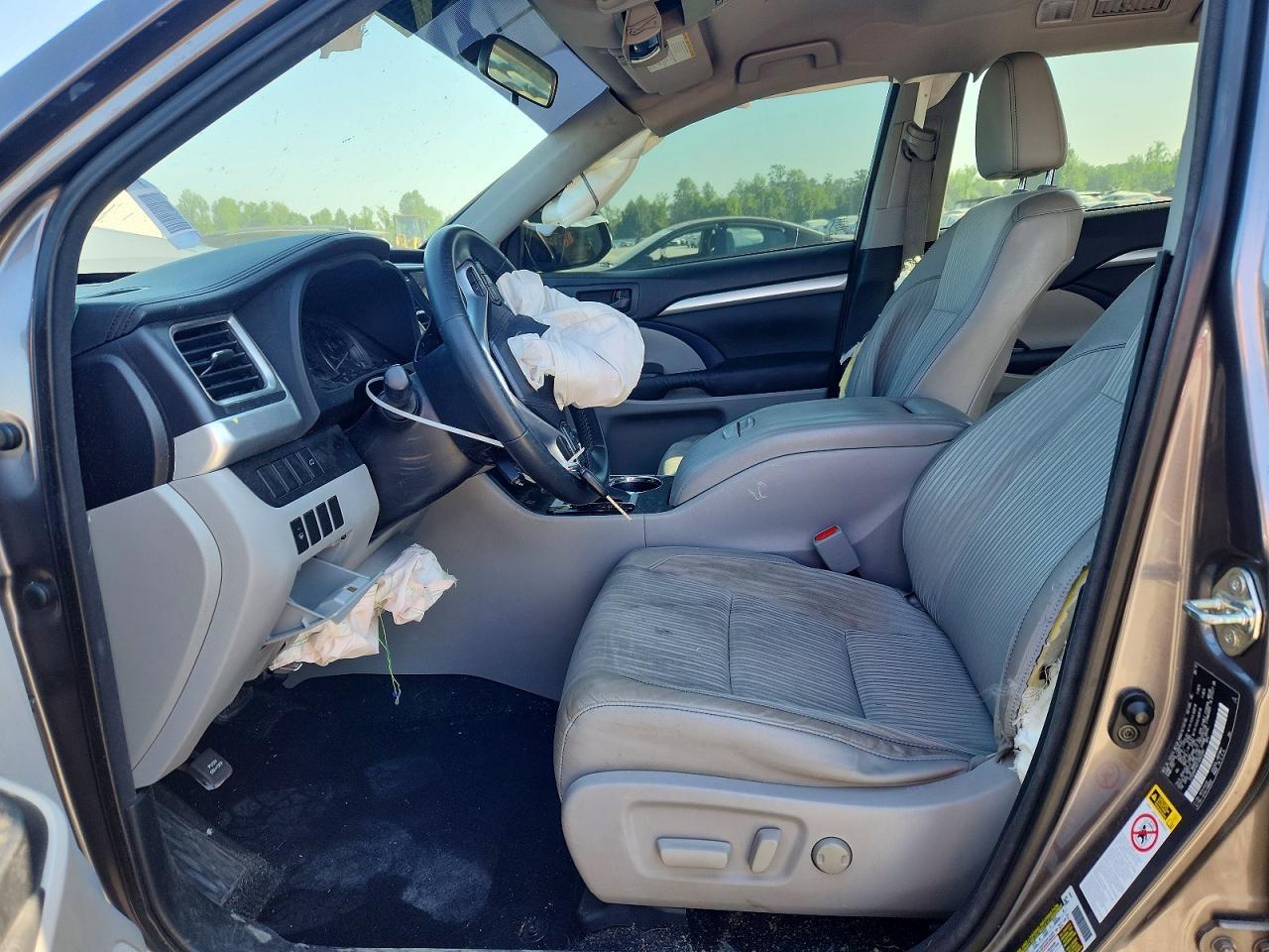 2015 Toyota Highlander Le Plus - Image 7